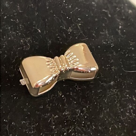 5/8” gold tone bow tie charm/pendant with double sided jump hoop - Picture 4 of 10